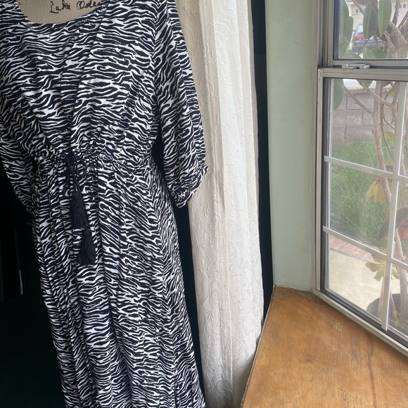 Women zebra dress size 12 gently used - Picture 3 of 5